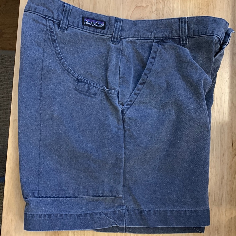 Men’s Patagonia stand up short, 34 x 4.5”.